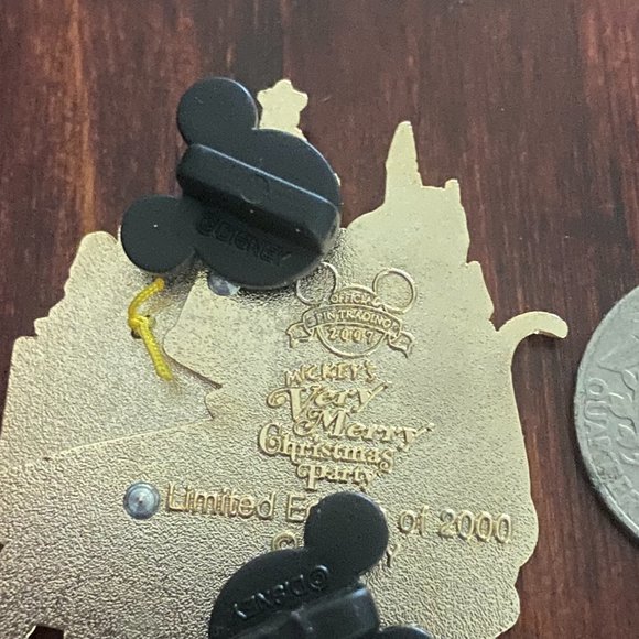 2007 Limited Edition Very Merry Christmas Party Pluto & Chip & Dale Party Pin - Picture 4 of 4